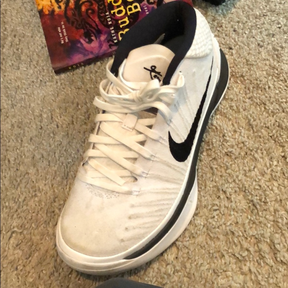 Kobe A.D MID “white fr”